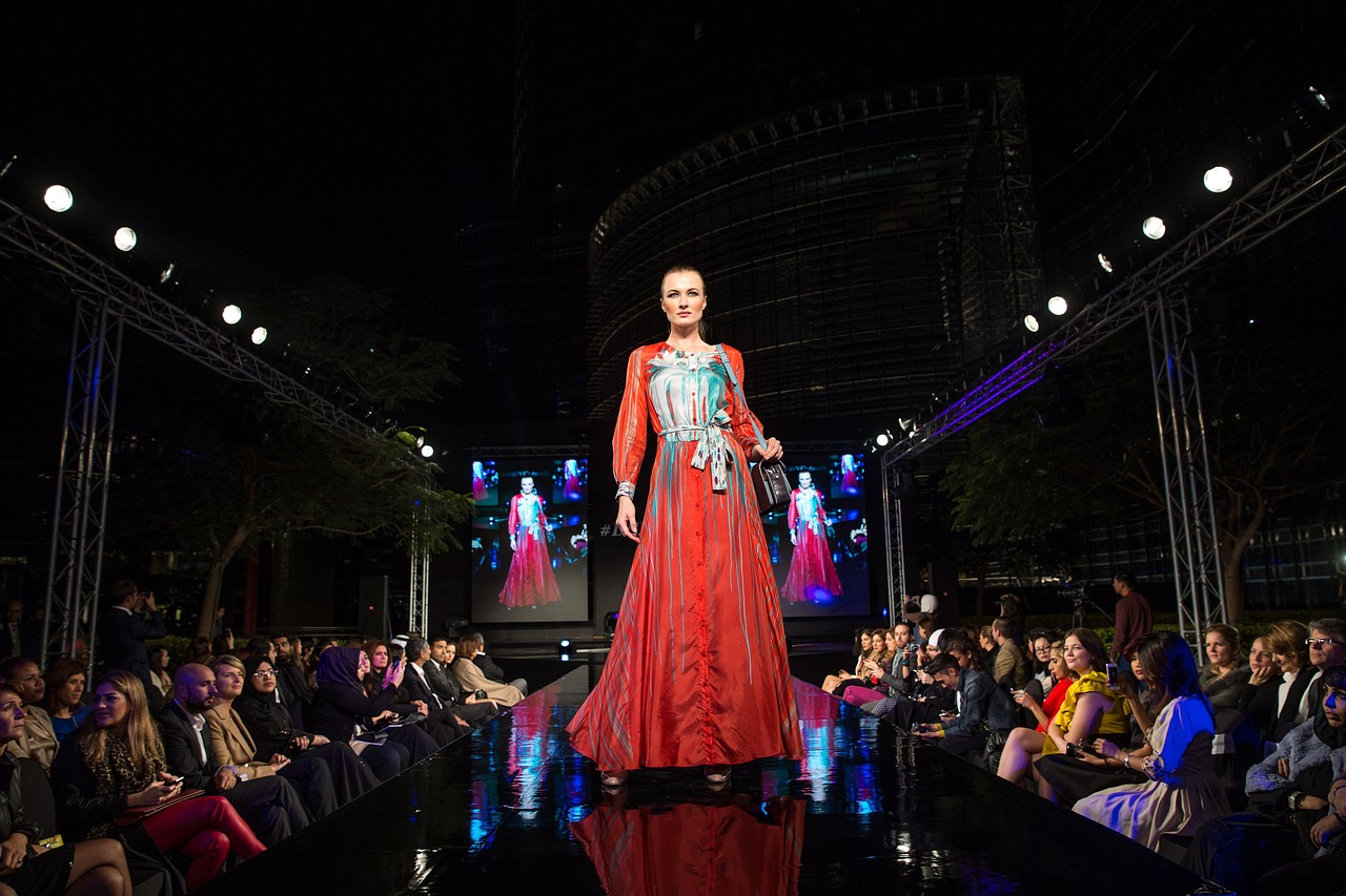 最新流行加大码女装，时尚舒适完美融合新风尚